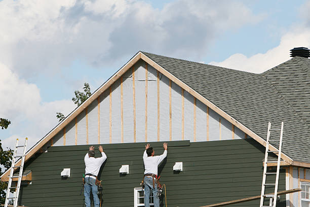 Professional Siding Installation technician working in Haddam, CT